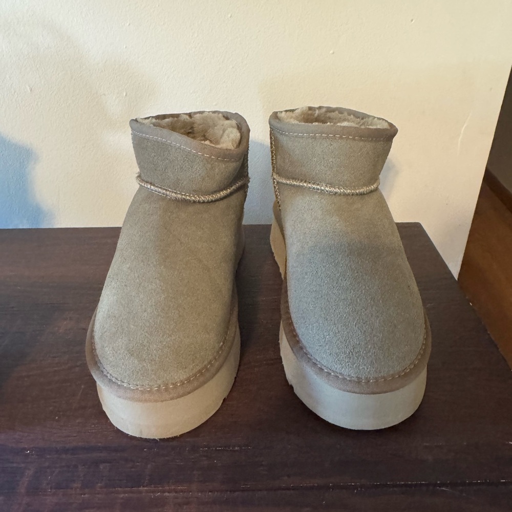 Classic ultra mini platform uggs